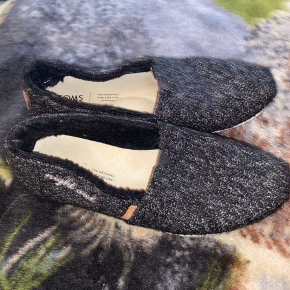 Toms NIGHT OWL slip ons - Picture 2 of 13